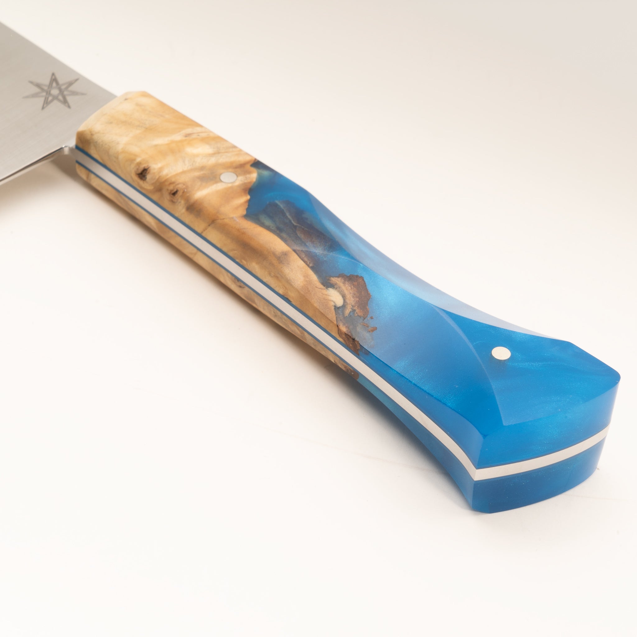 Detail photo of knife handle of Tahoe Bliss stainless steel chopper knife with buckeye burl wood and blue resin handle by Town Cutler.