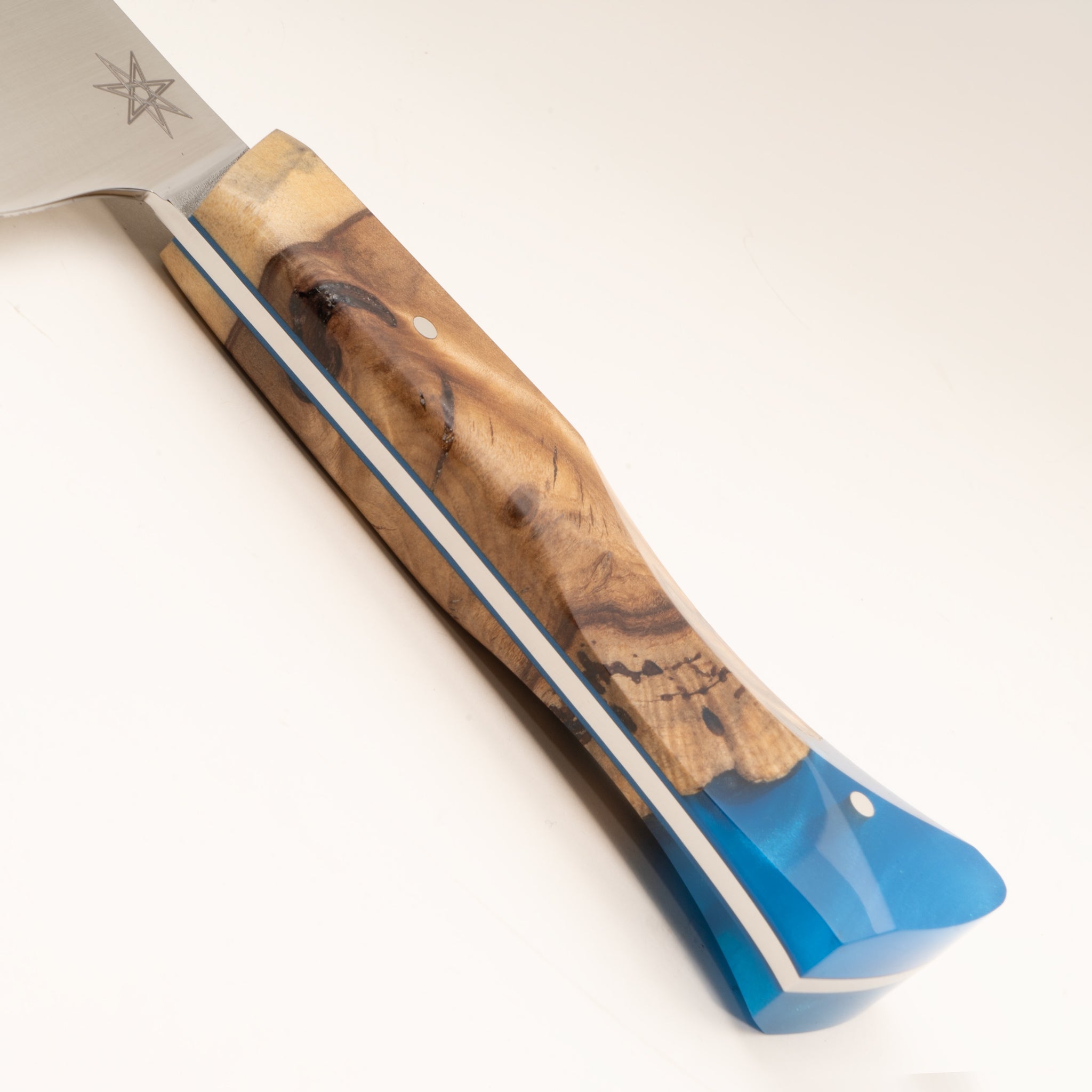Detail photo of handle of stainless steel Tahoe Bliss nakiri vegetable knife with buckeye burl and blue resin handle by Town Cutler.
