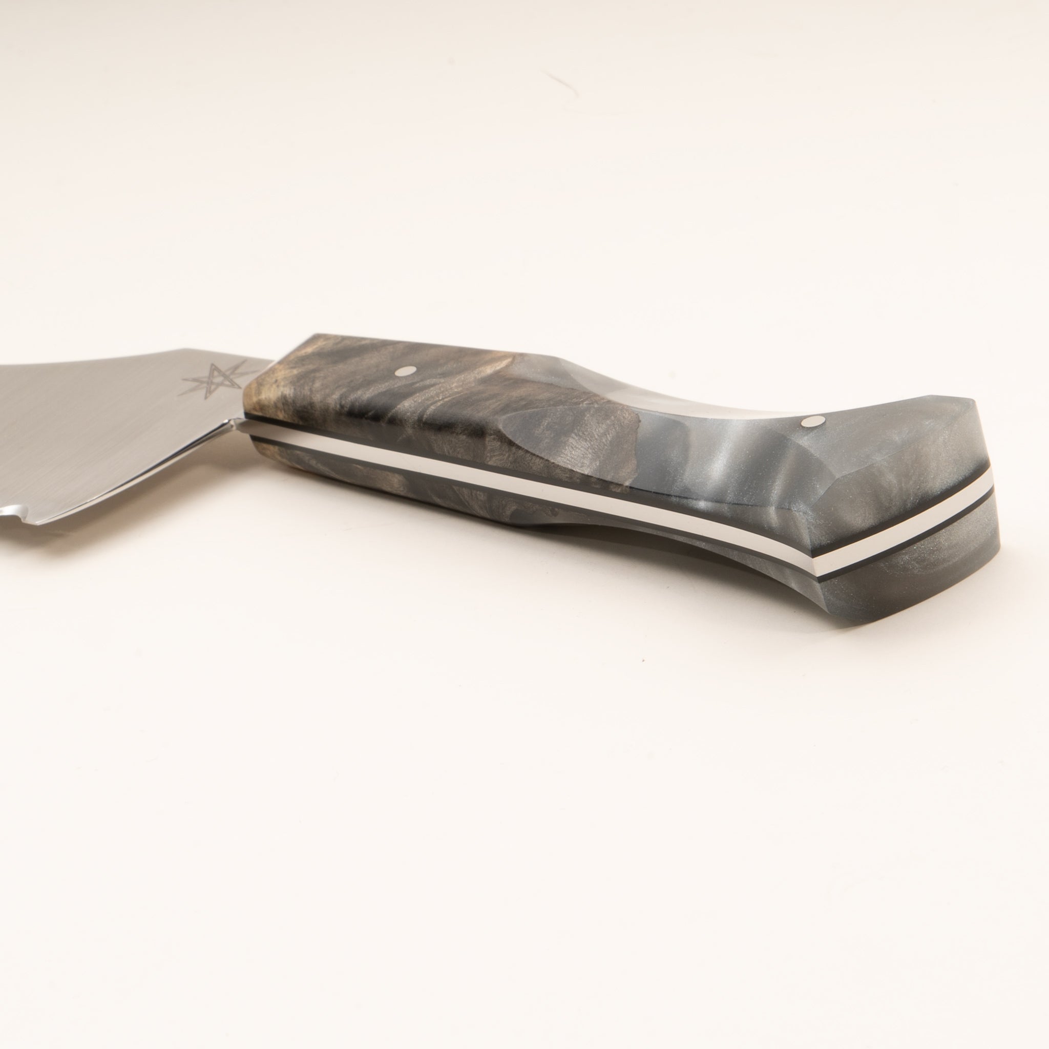 Detail photo of Town Cutler bread knife with silvery resin and wood handle